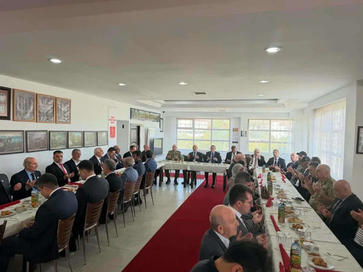 Vali Polat ve Milletvekili Çalkın, şehit aileleri ve gazilerle bir araya geldi