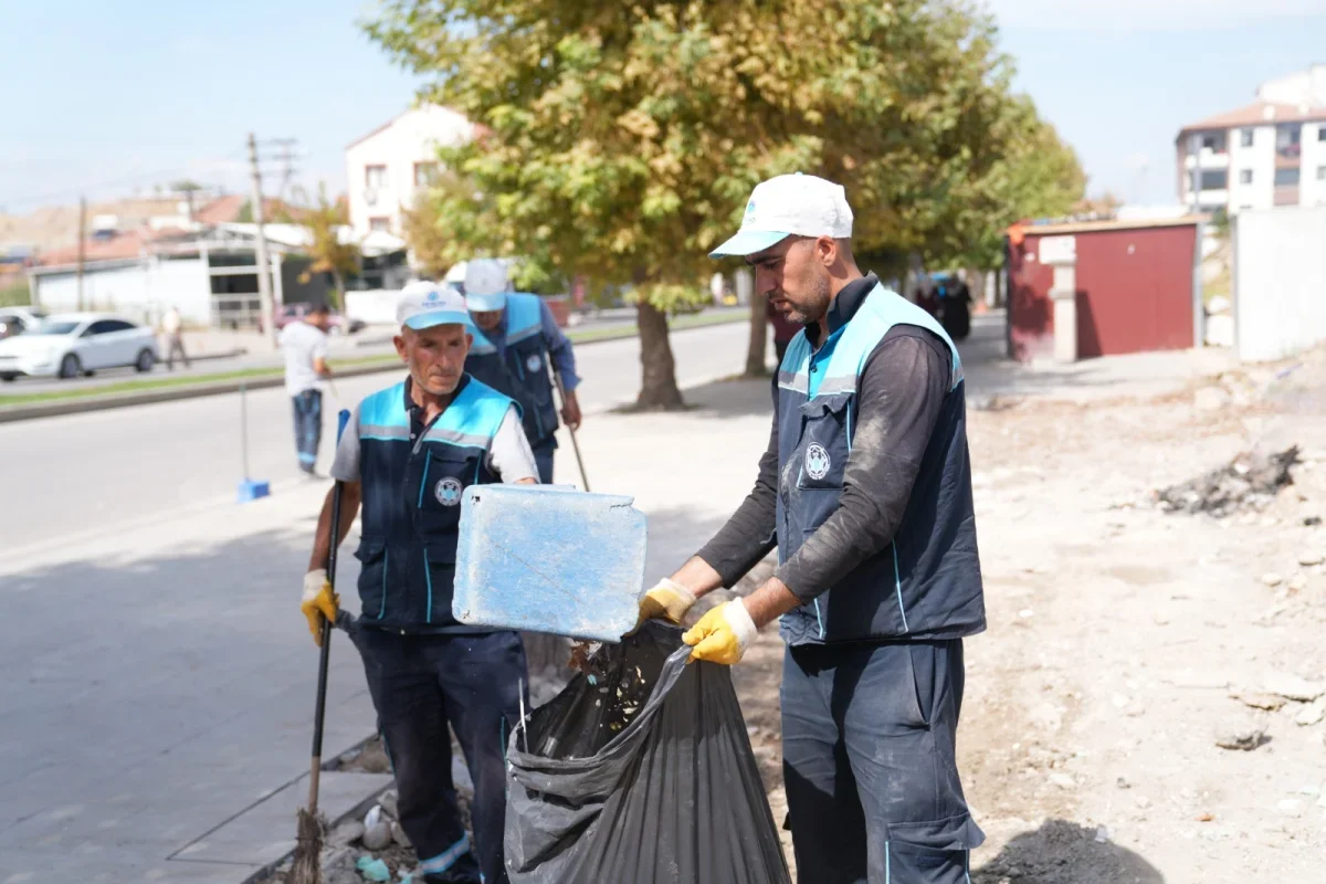 Battalgazi’de boşaltılan konteyner alanlarında temizlik