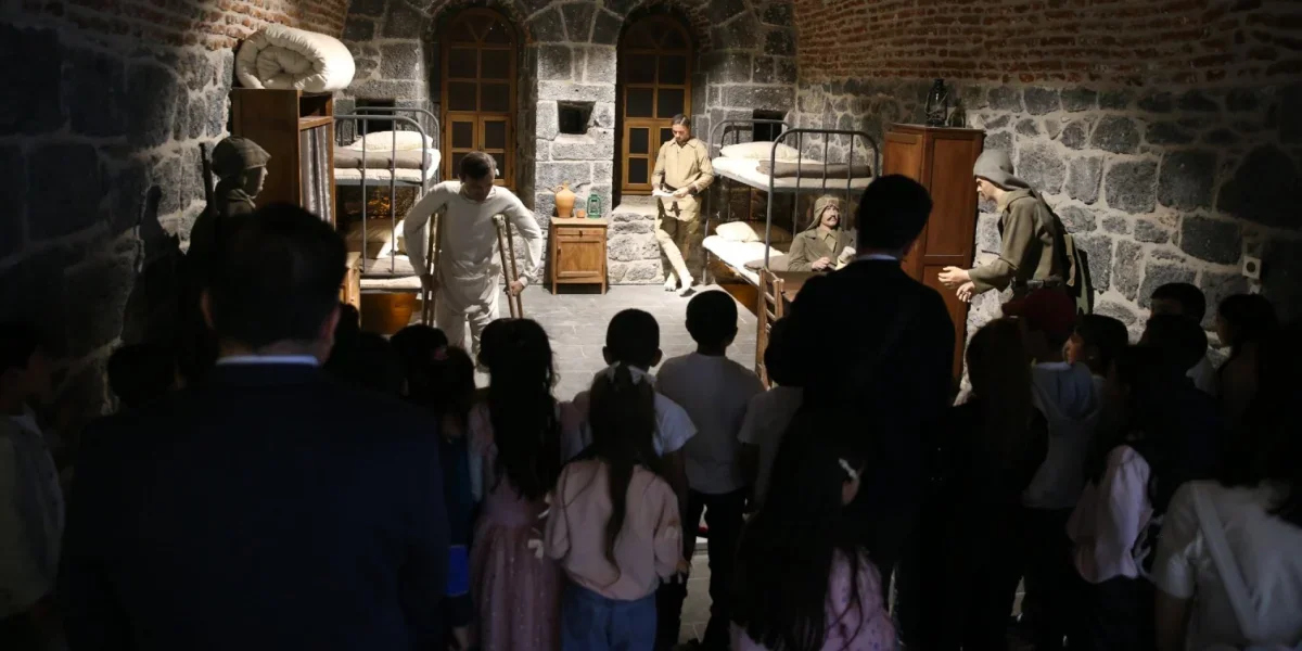 Kars’ta öğrenciler tarihî ve kültürel mirası yerinde tanıyor