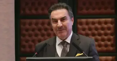 Prof. Dr. Zakir Avşar: "Bir forma, bir çocuk ve tahammül-süzlük"